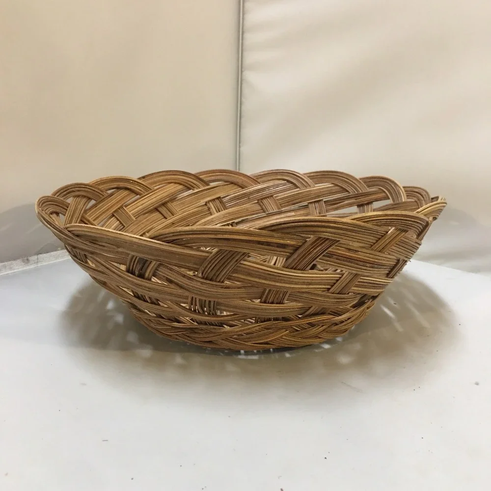 Woven Wicker Basket Home Decor Brown Round Scalloped Fruit Lattice Farmhouse